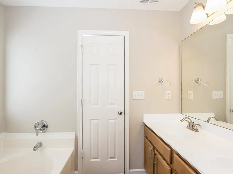 5929 Brookfield Pointe Dr — Photo 11