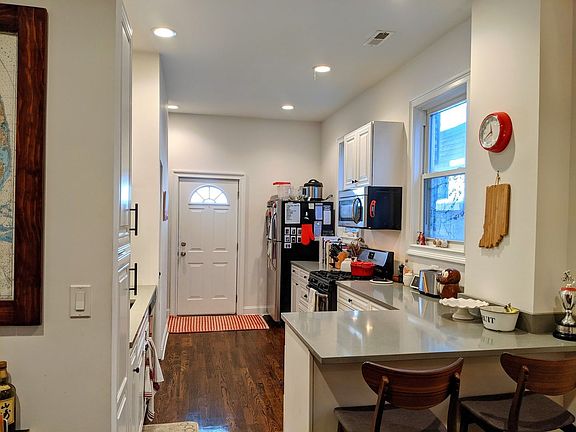5th image of 1521 N Wood St #2