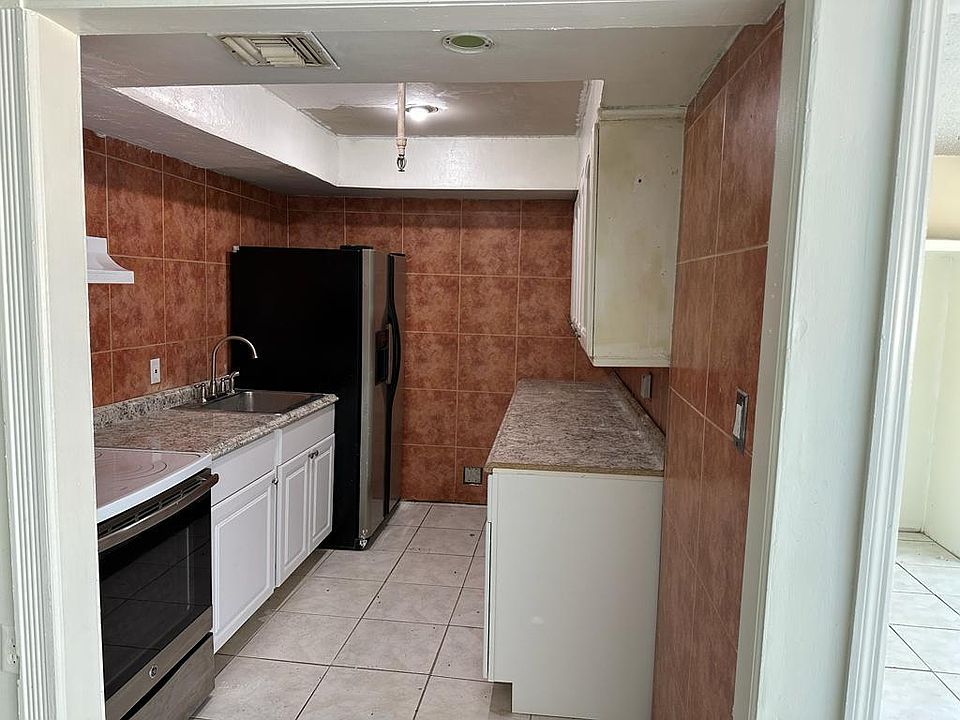 1st image of 10661 SW 108th Ave #10