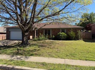 202 Greentree Dr, Tahlequah, OK 74464