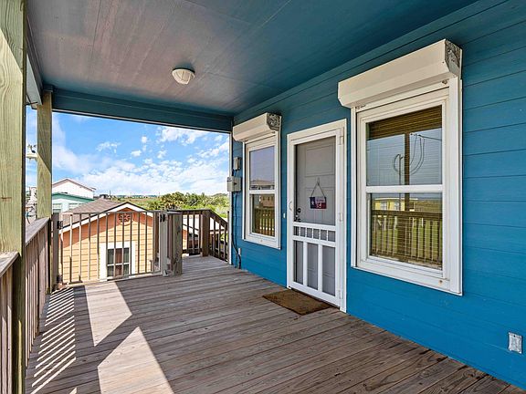 3rd image of 403 Beachfront Dr