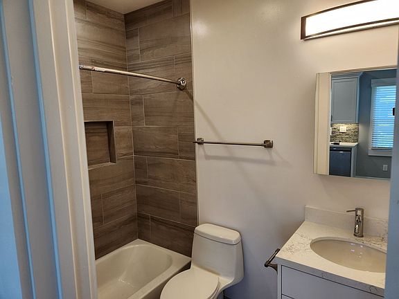 5th image of 302 Thorn St APT 3