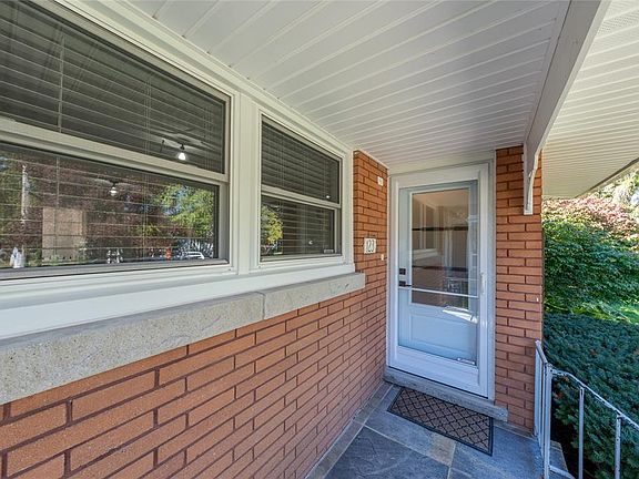 4th image of 123 Pearl St