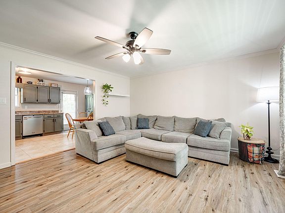 4th image of 394 Moore Cir NE