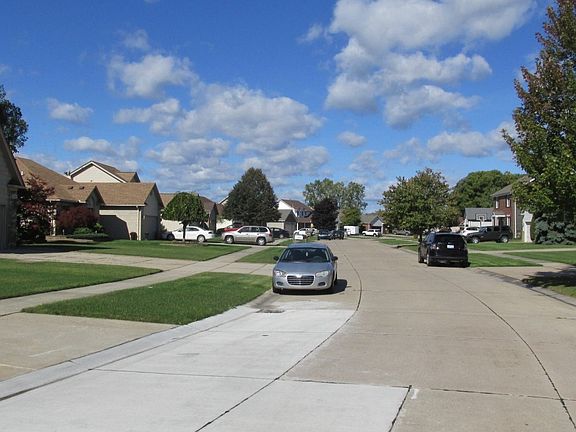 5th image of 52825 Creekside Dr