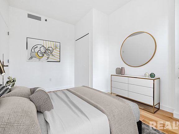 4th image of 63 W 104th St #100