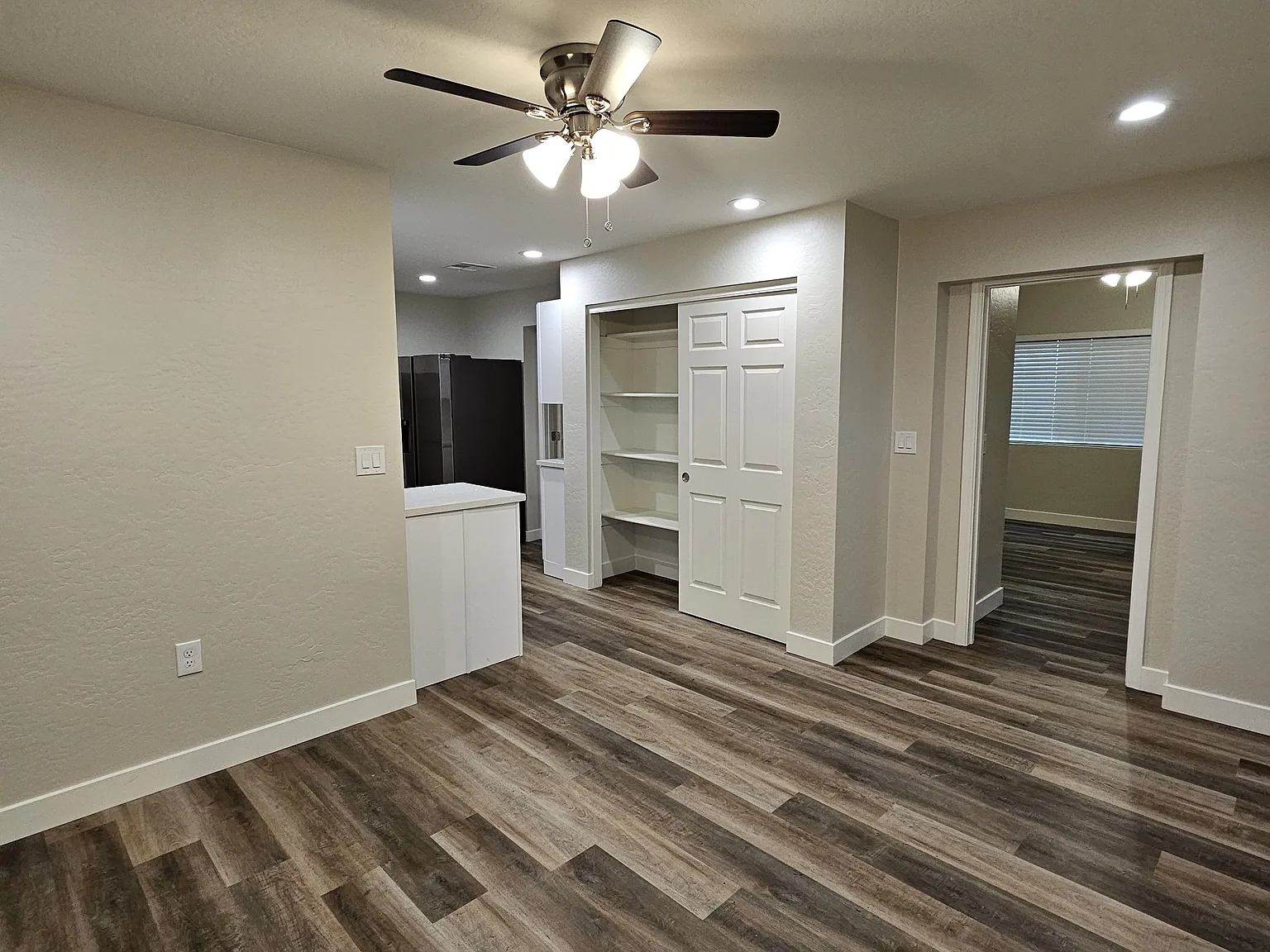 7 bed, 2115 sqft, $550 — Photo 3