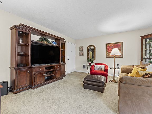5th image of 10960 SW Meadowbrook Dr Unit 10