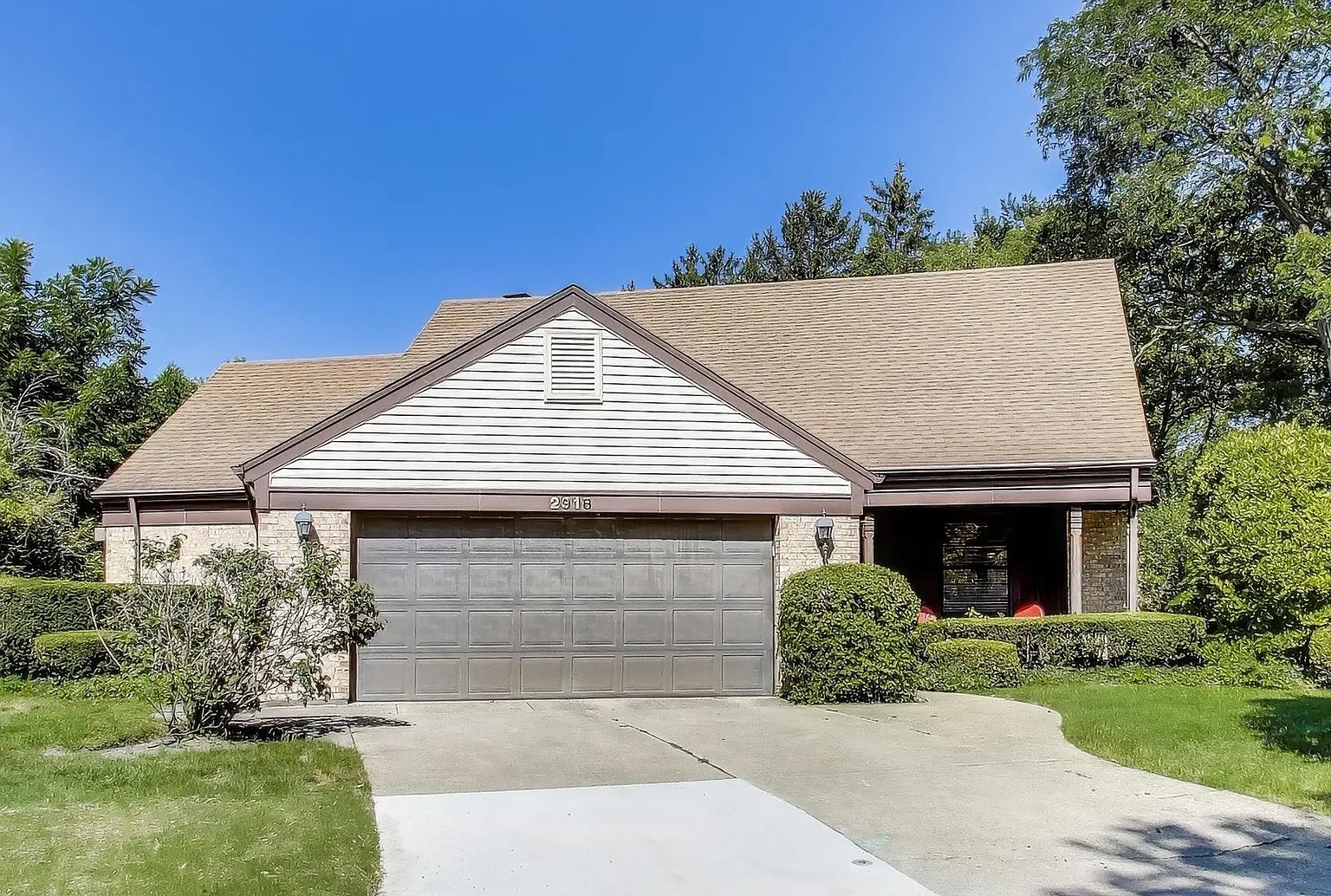 2918 Crabtree Ln photo 1