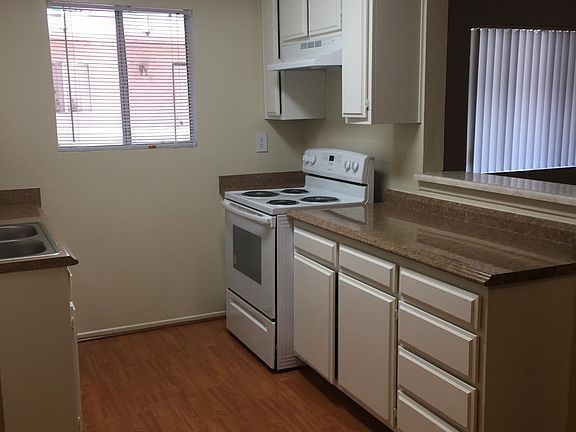 3rd image of 16525 Vanowen St #111