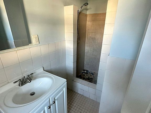 5th image of 10464 106th Ave N #6