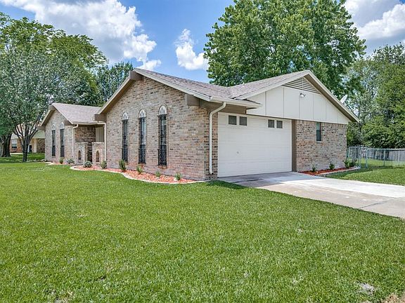 3rd image of 630 Heritage Hill Dr
