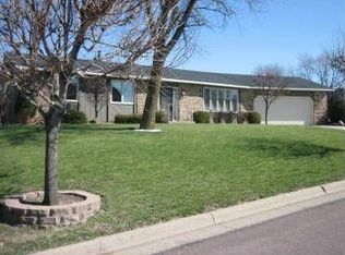 267 Runge Ln, West Saint Paul, MN 55118