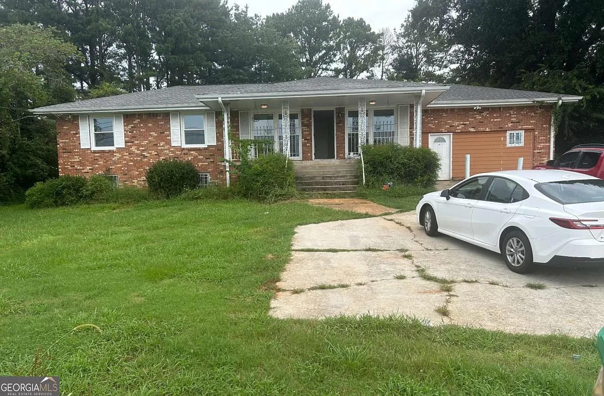 6 bed, 3.0 bath, 2850 sqft, $2,000 — Photo 1