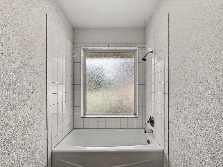 2223 Courtney Ct — Photo 21