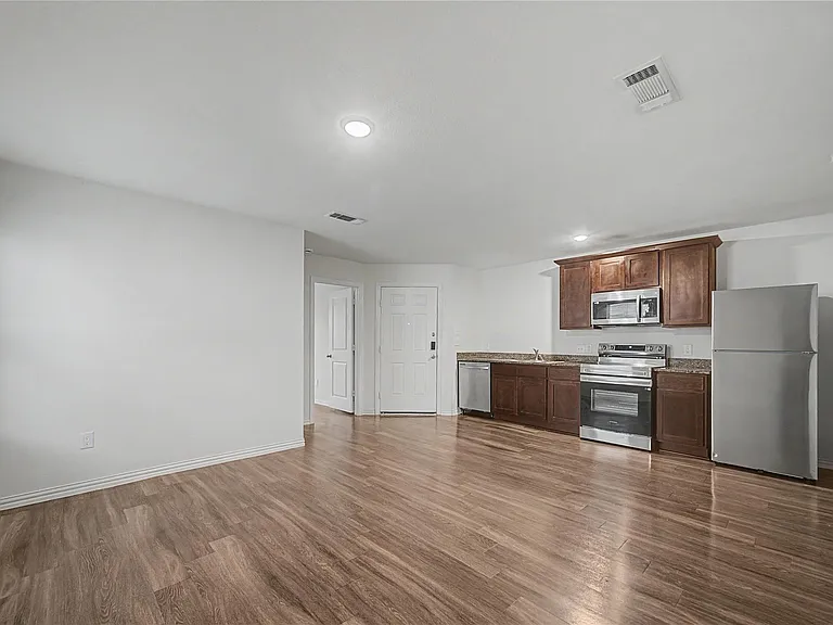 5409 Nielan St #B — Photo 9