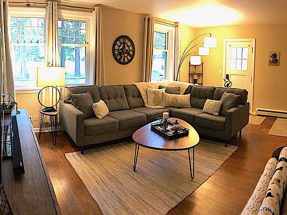 LIVING ROOM PHOTO #1