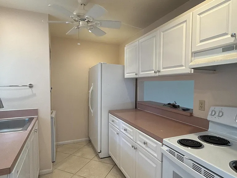 872 SW 9th Street Cir #201 — Photo 12