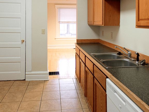 2nd image of 84 E 9th Ave