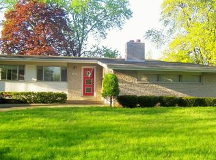 10829 Ridgecrest Dr, Saint Ann, MO 63074