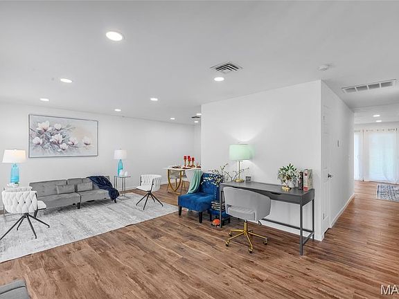 3rd image of 12457 Cohasset Ln