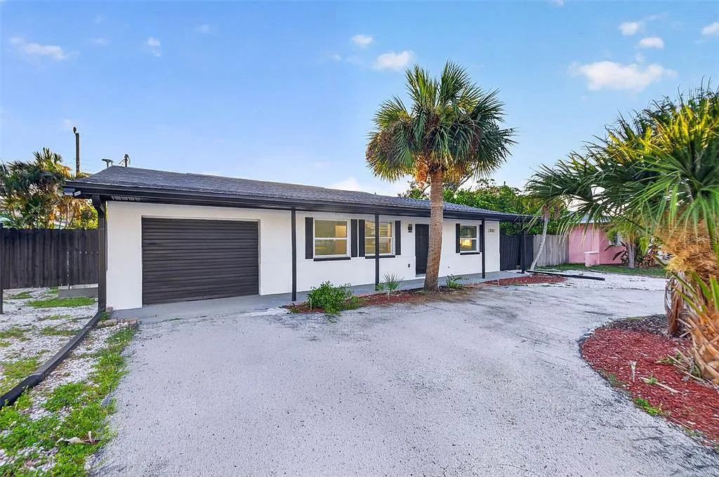 3 bed, 2.0 bath, 1268 sqft, $2,900 — Photo 2
