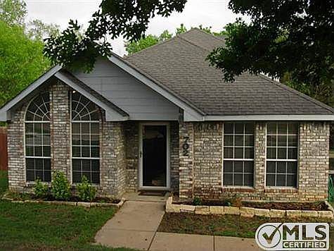 1st image of 702 Willow Oak Dr