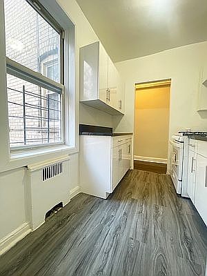 2nd image of 189 E 18th St APT 4