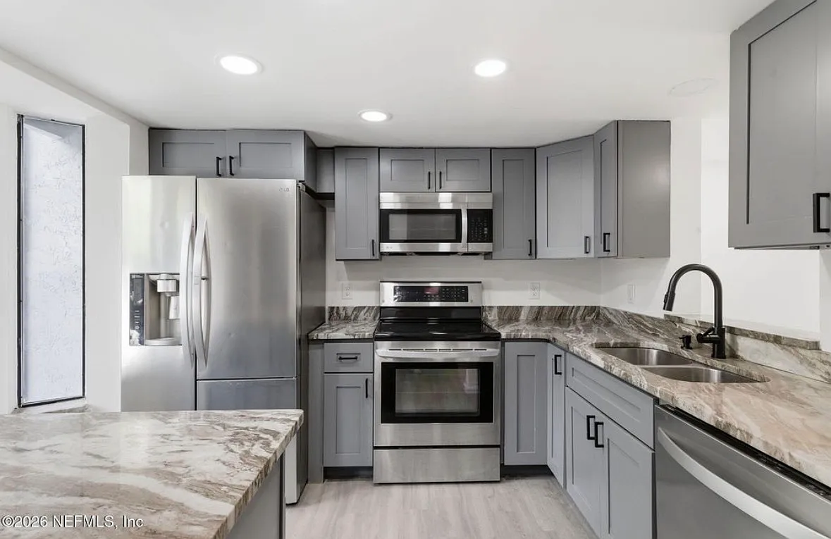 2 bed, 1139 sqft, $1,600 — Photo 1