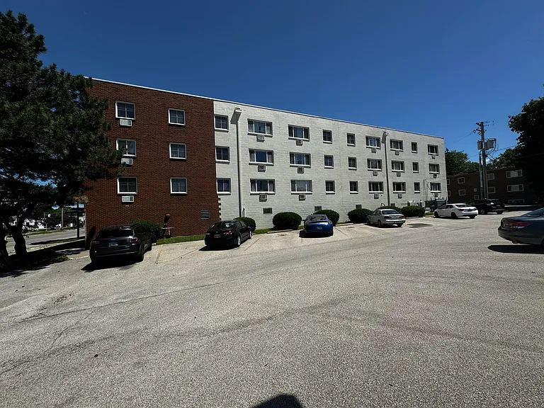 Candlelight Apartments — Photo 15