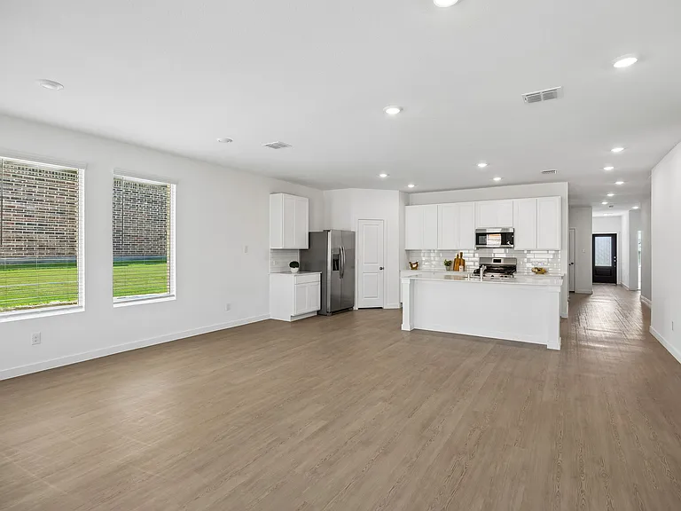 9112 Suttonridge Dr — Photo 2