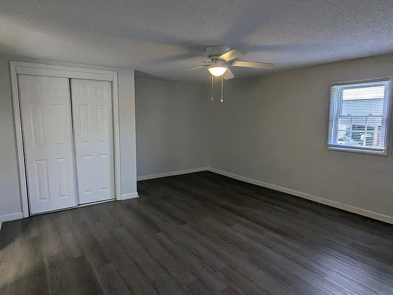 907 Bennett St — Photo 17