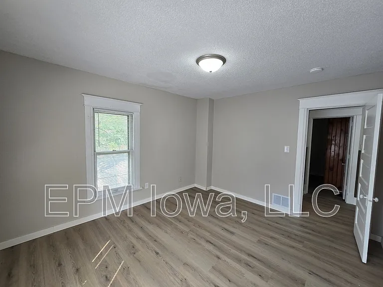 422 Baltimore St — Photo 21