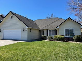 243 Meadowbrook Dr, Central Pt, OR 97502