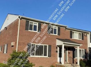 1127 N Tienken Ct, Rochester, MI 48306