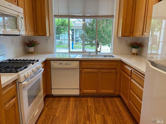 4th image of 9127 Benny Goodman Way