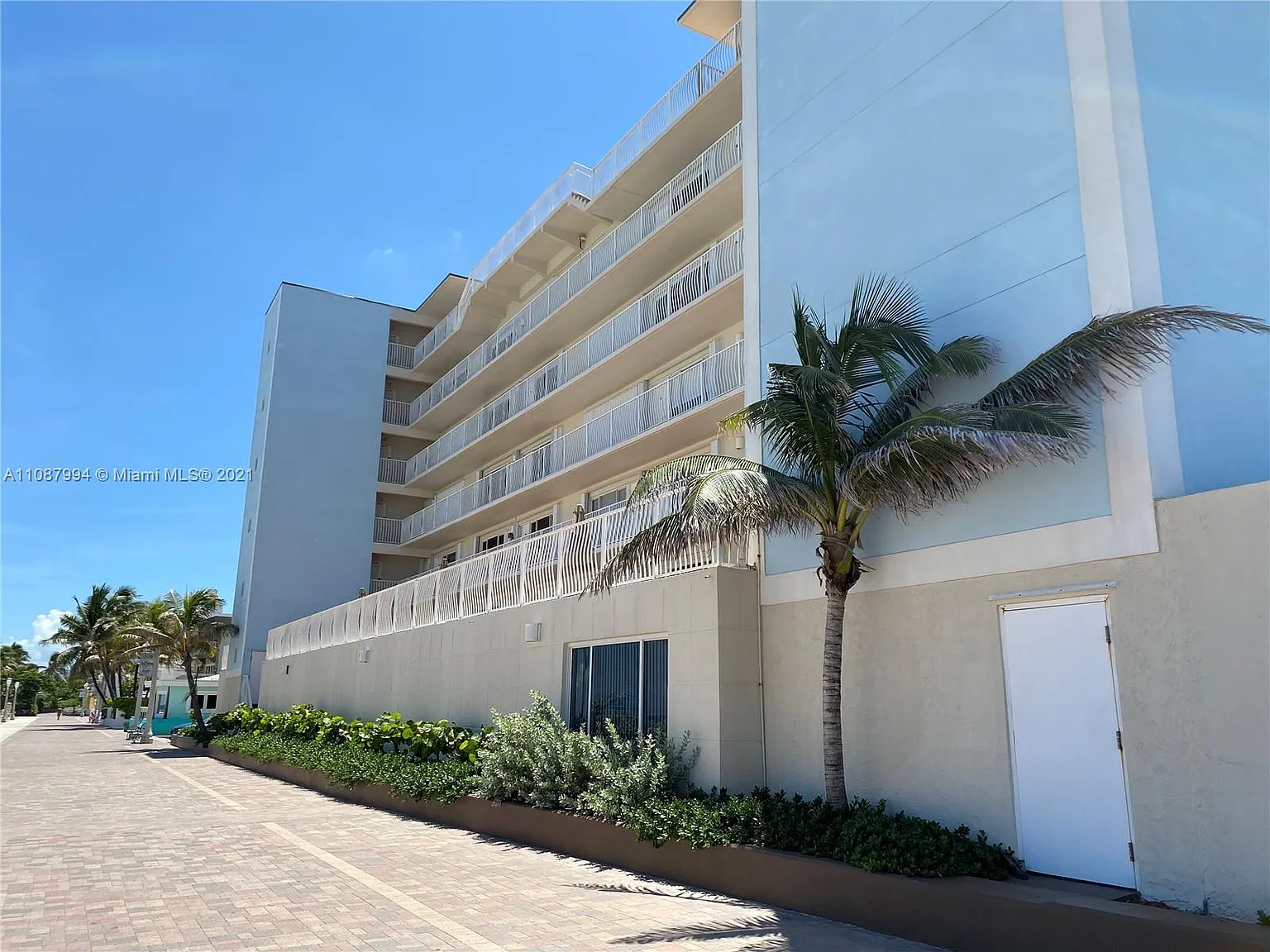 Mainsail Condo — Photo 2