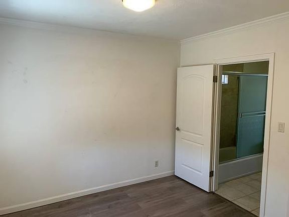 4th image of 989 Mills Ave #987