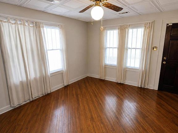 3rd image of 104 Noxon St