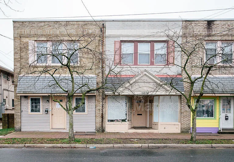 1034B Collings Ave — Photo 1
