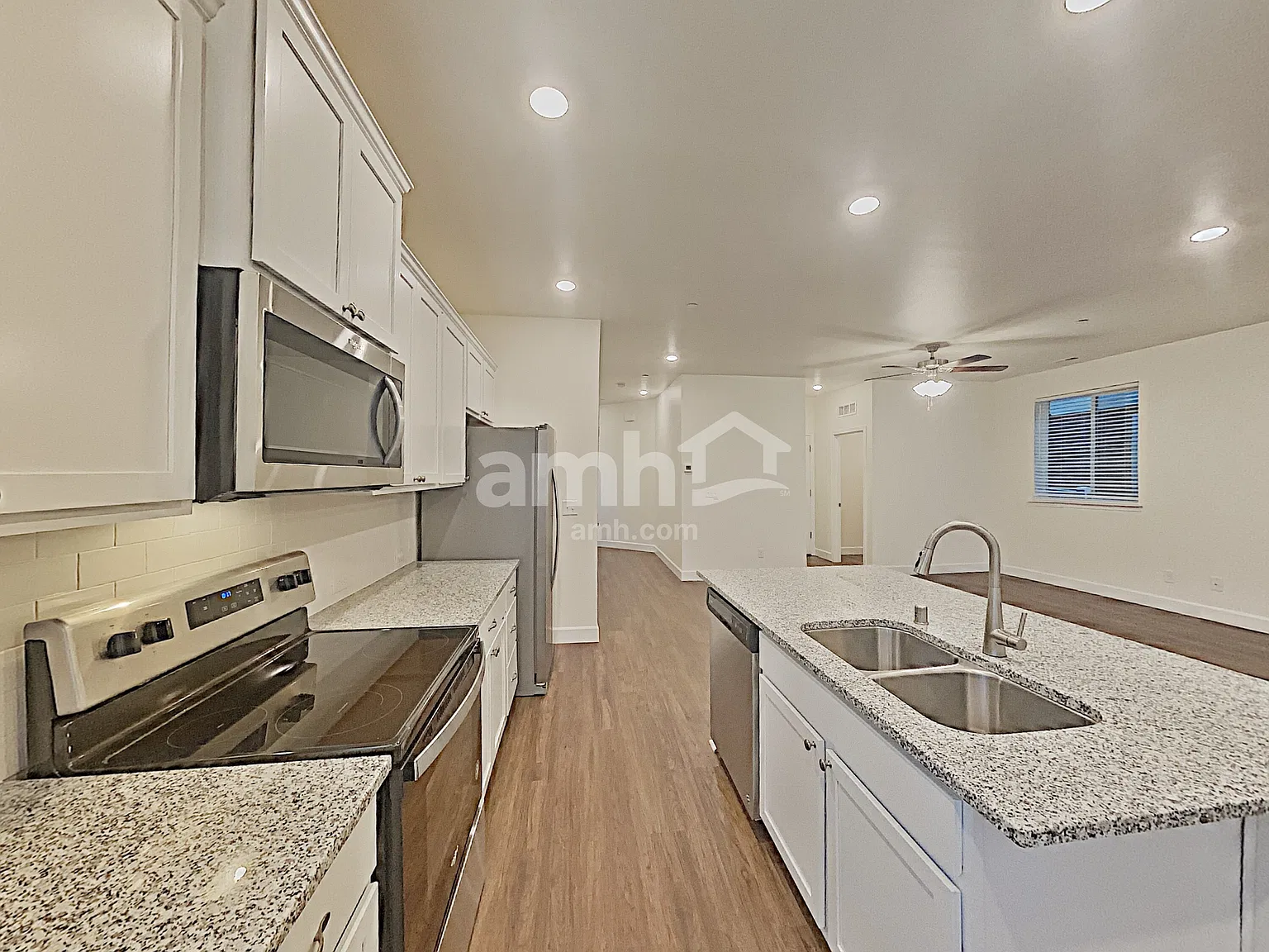 3 bed, 2.5 bath, 1792 sqft, $3,125 — Photo 3