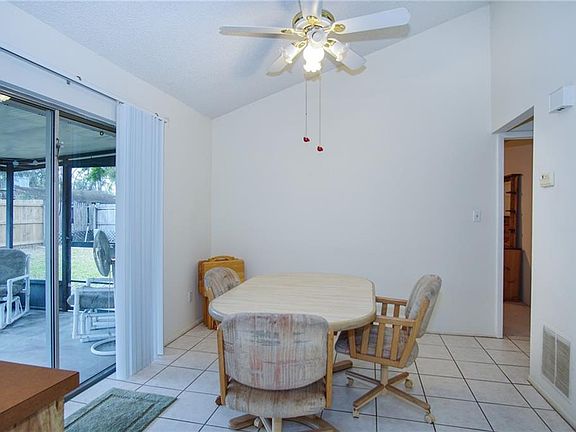 5th image of 813 Pebblewood Dr
