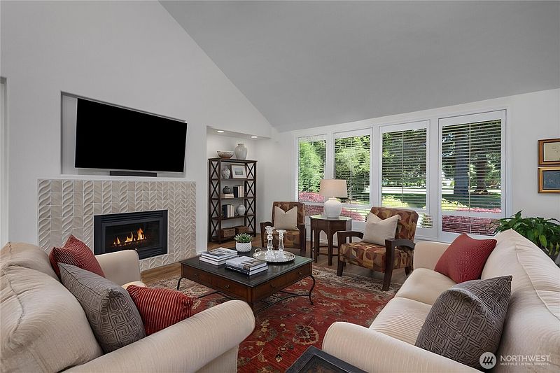 3rd image of 3924 Prestwick Lane SE