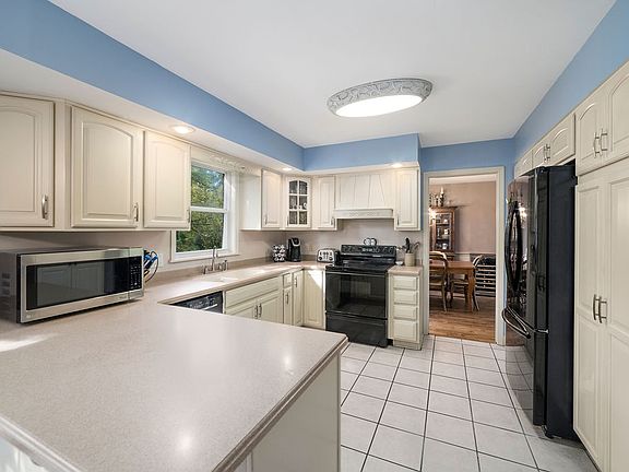 5th image of 2409 W Woodbridge Dr