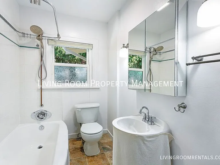 3639 NE 25th Ave — Photo 10