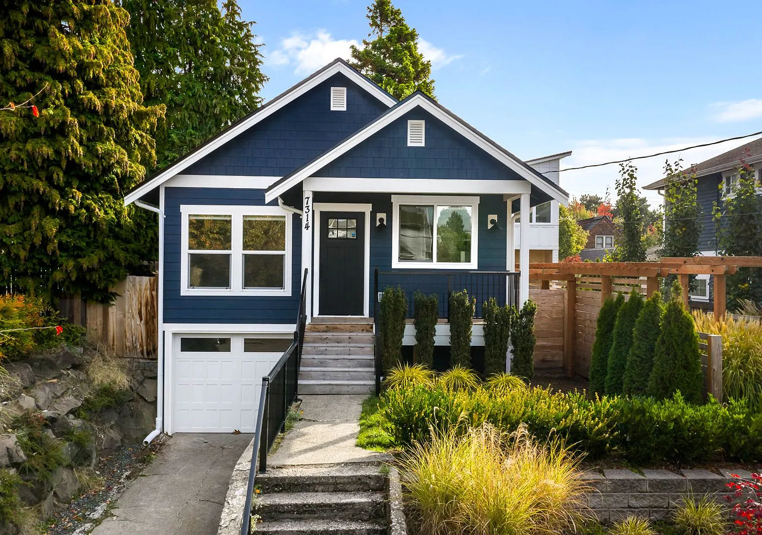 Beautifully Remodeled 2 Bedroom 1907 Home in Desirable Loyal Heights — Photo 2
