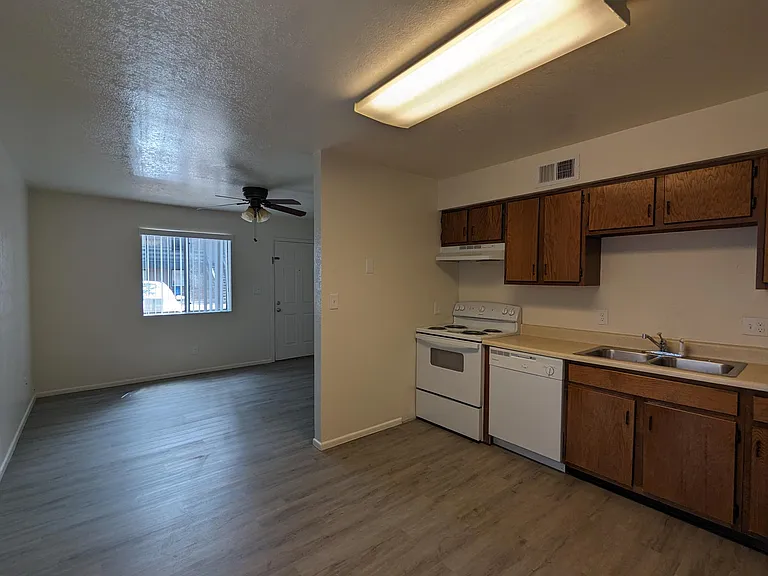 2059 N Winterhaven #101 — Photo 26