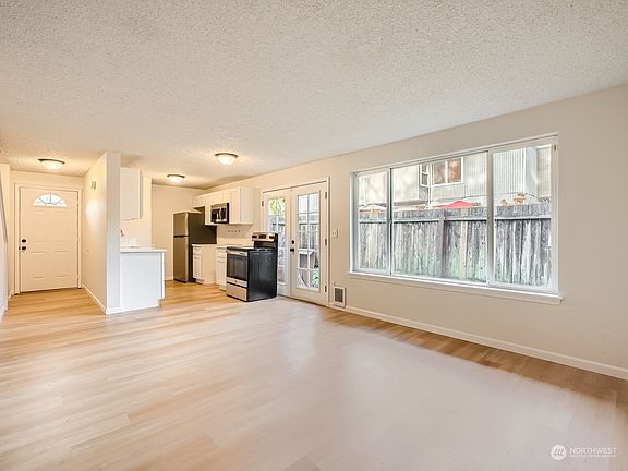 4th image of 13059 Pacific Highway SW #B