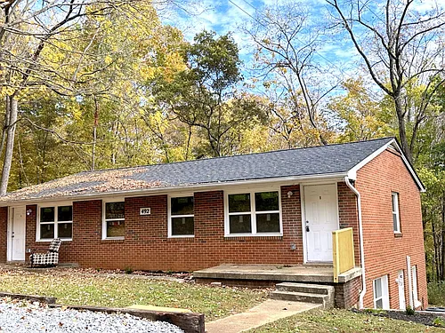 492 Oak St Photo 1