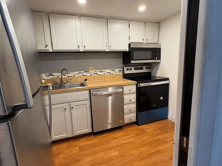 3670 Inverrary Dr #3B — Photo 16